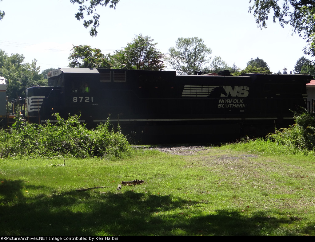 NS 8721 Dash-8